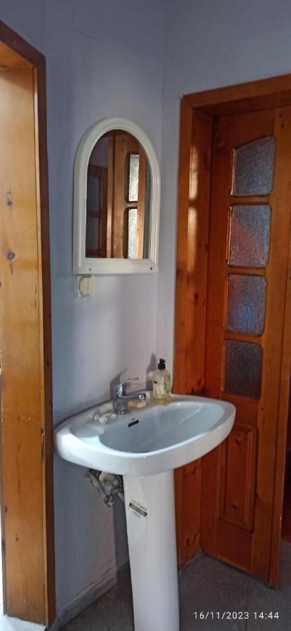 Royal Hostel Tiranë Luaran gambar