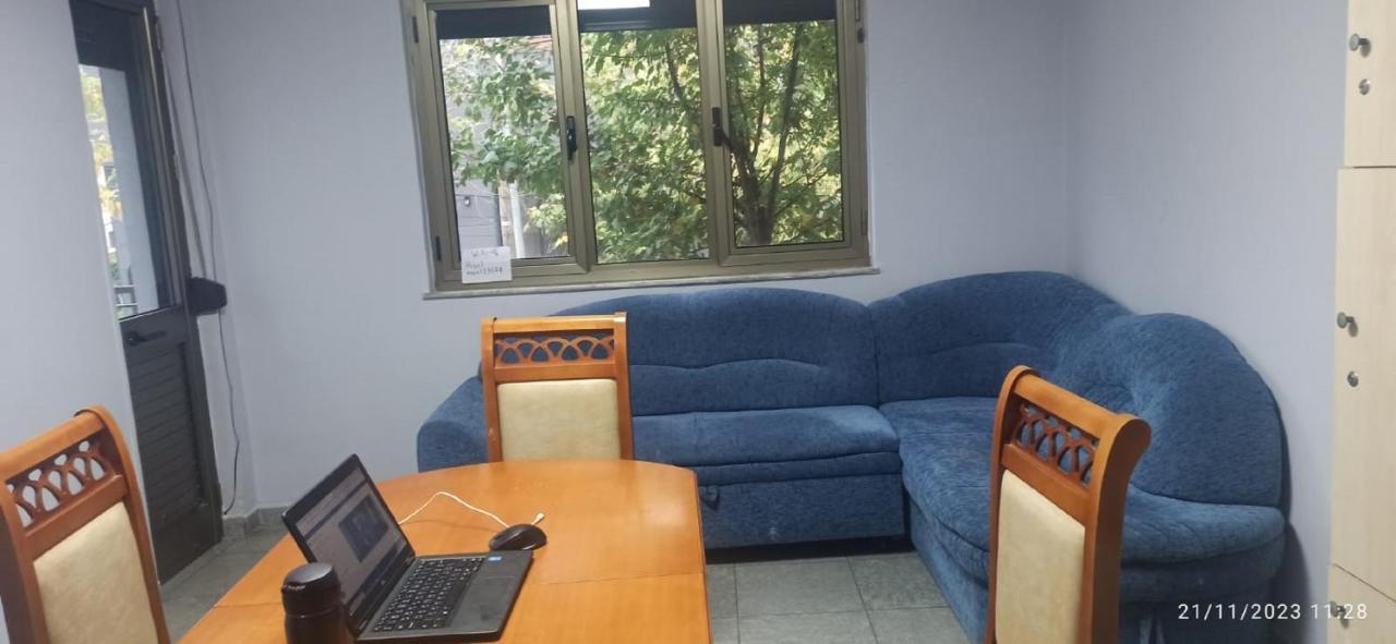 Royal Hostel Tiranë Luaran gambar