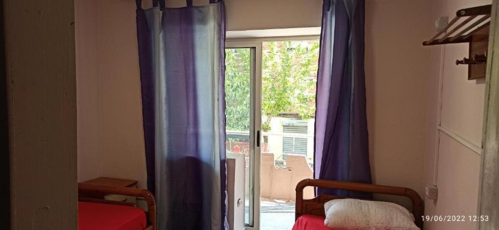 Royal Hostel Tiranë Luaran gambar