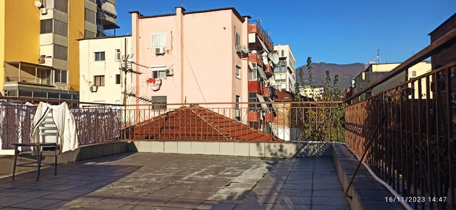 Royal Hostel Tiranë Luaran gambar
