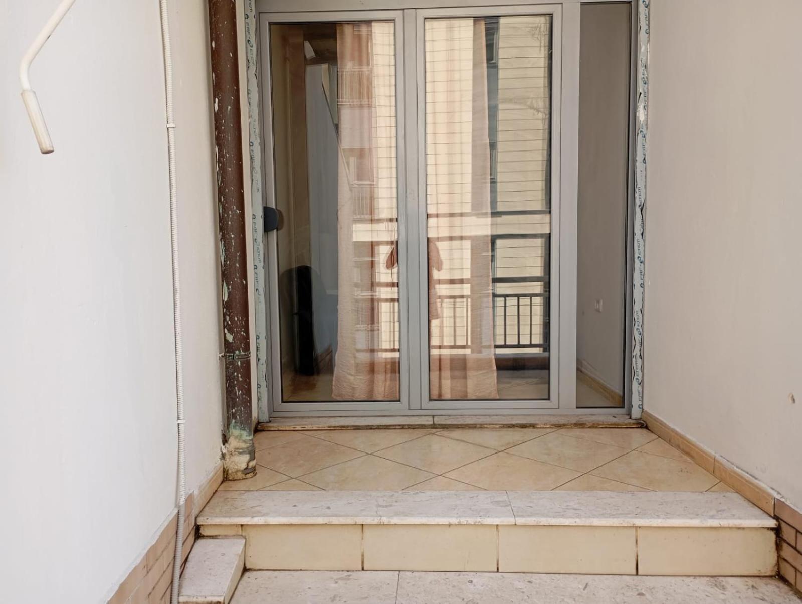 Royal Hostel Tiranë Luaran gambar
