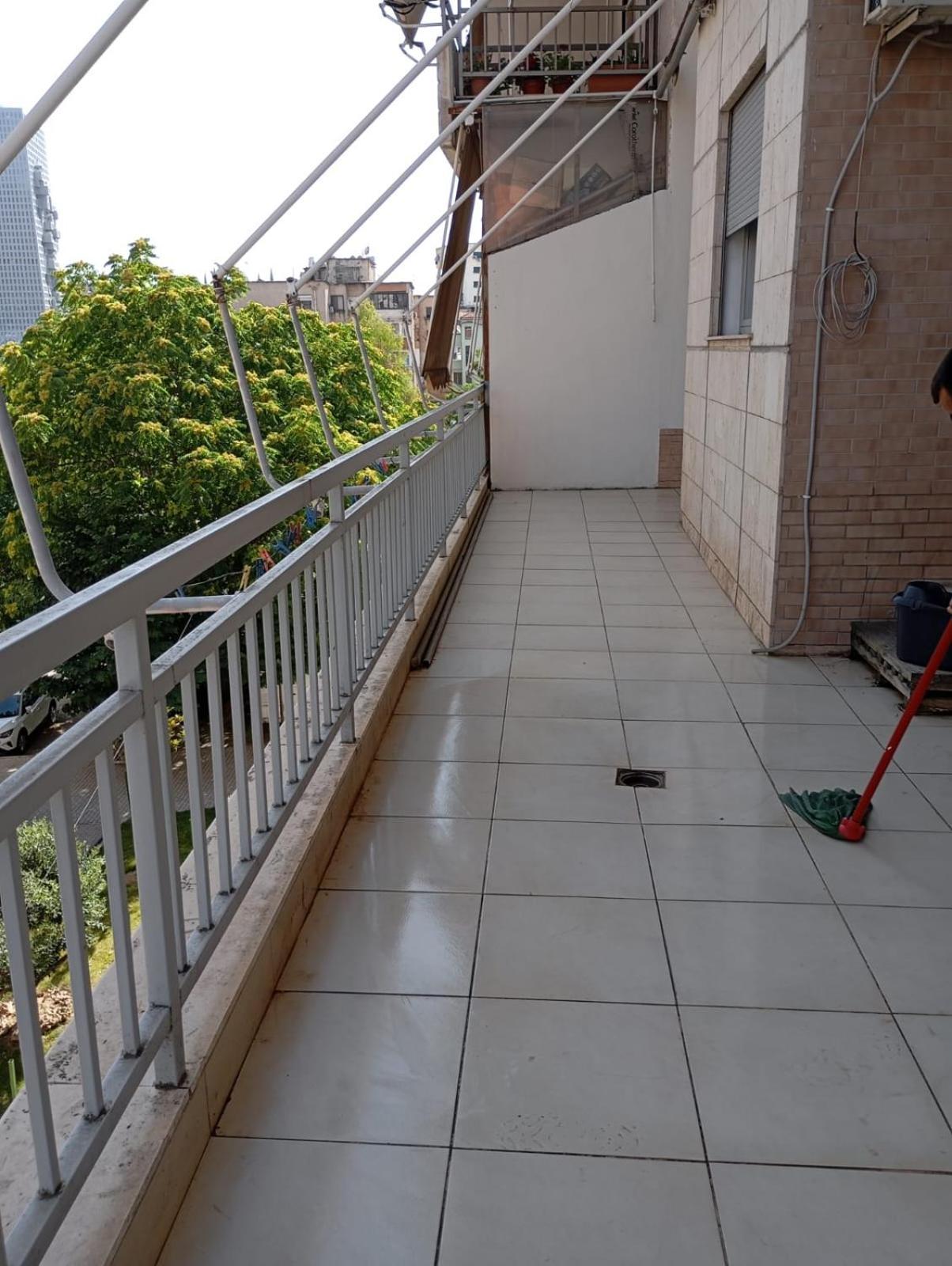 Royal Hostel Tiranë Luaran gambar