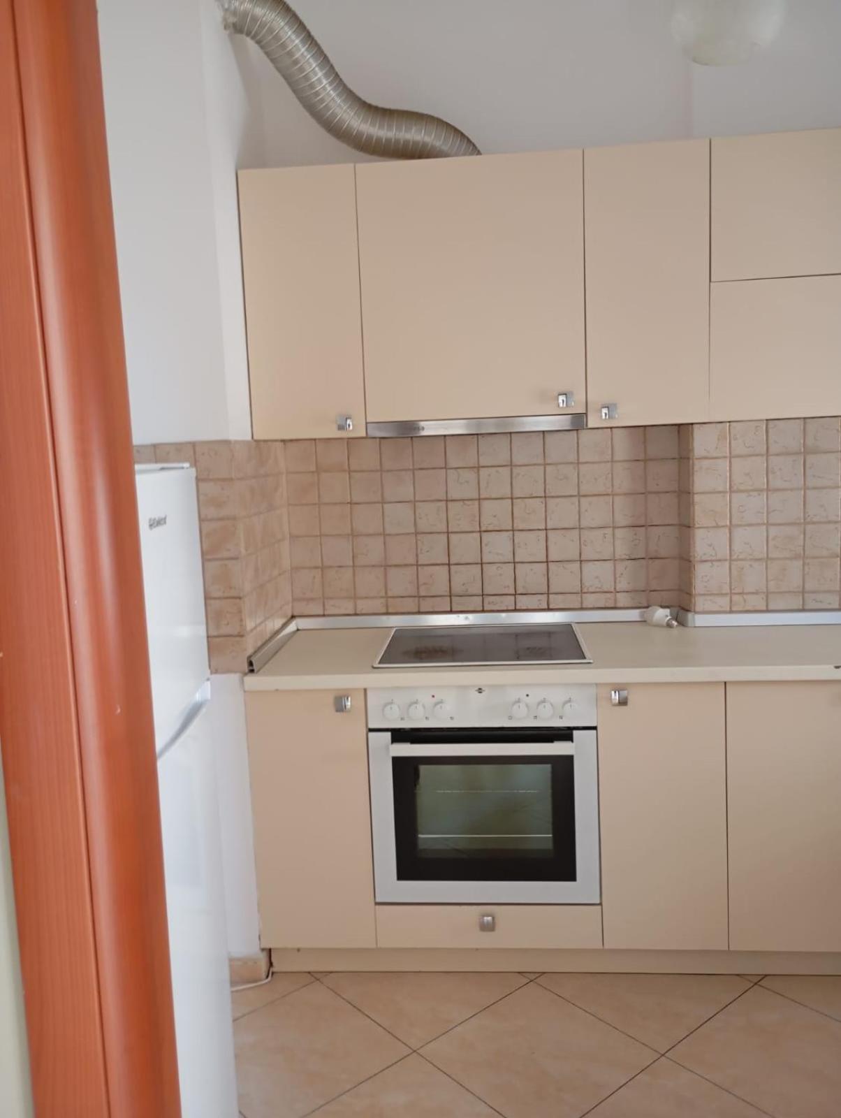 Royal Hostel Tiranë Luaran gambar