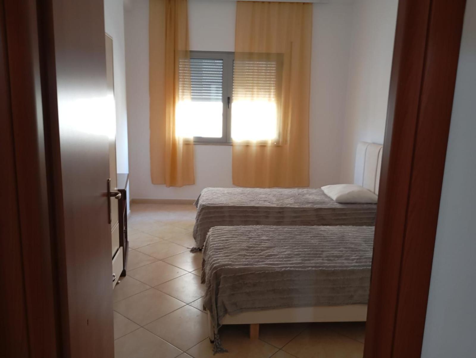 Royal Hostel Tiranë Luaran gambar