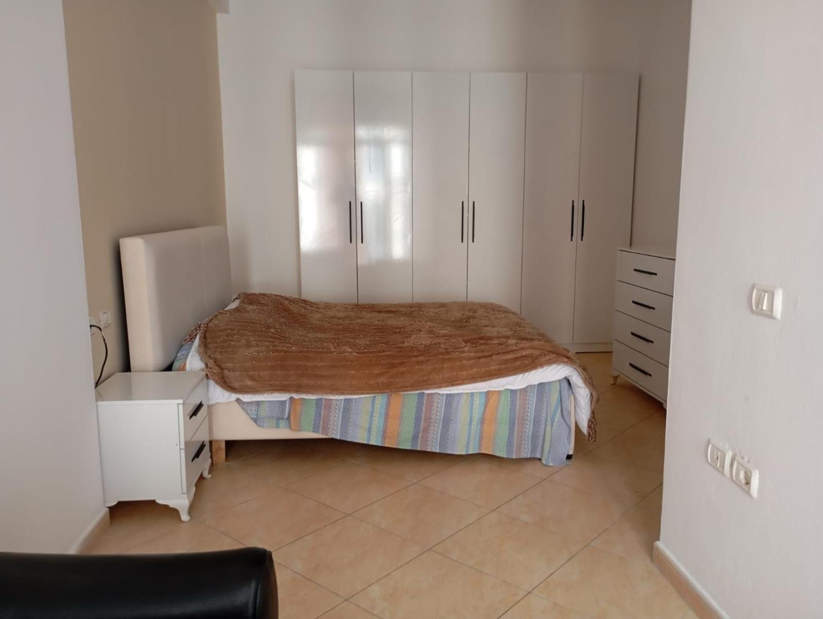 Royal Hostel Tiranë Luaran gambar