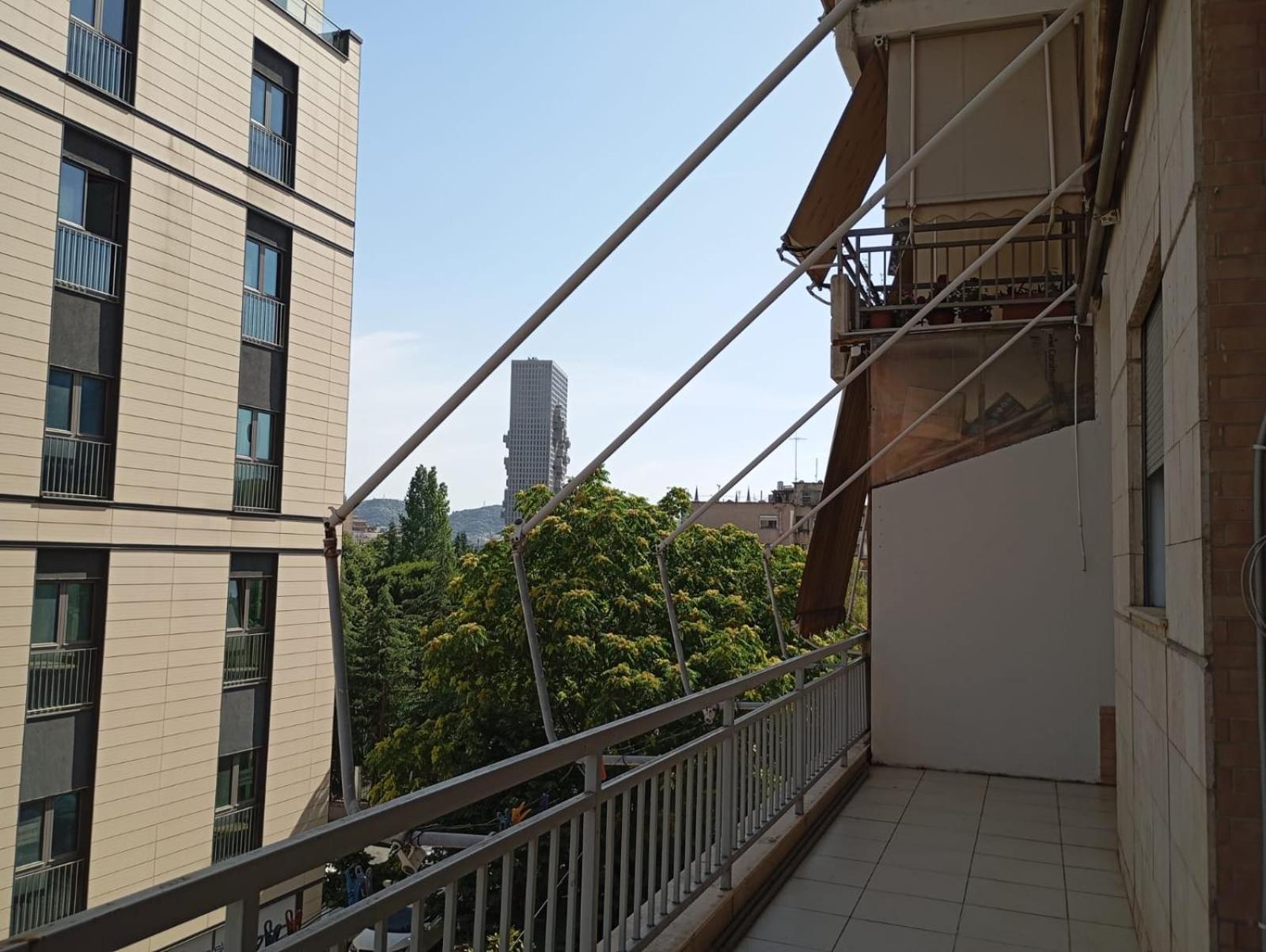 Royal Hostel Tiranë Luaran gambar