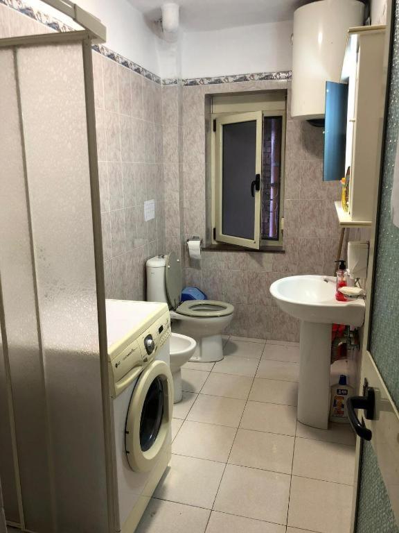 Royal Hostel Tiranë Luaran gambar